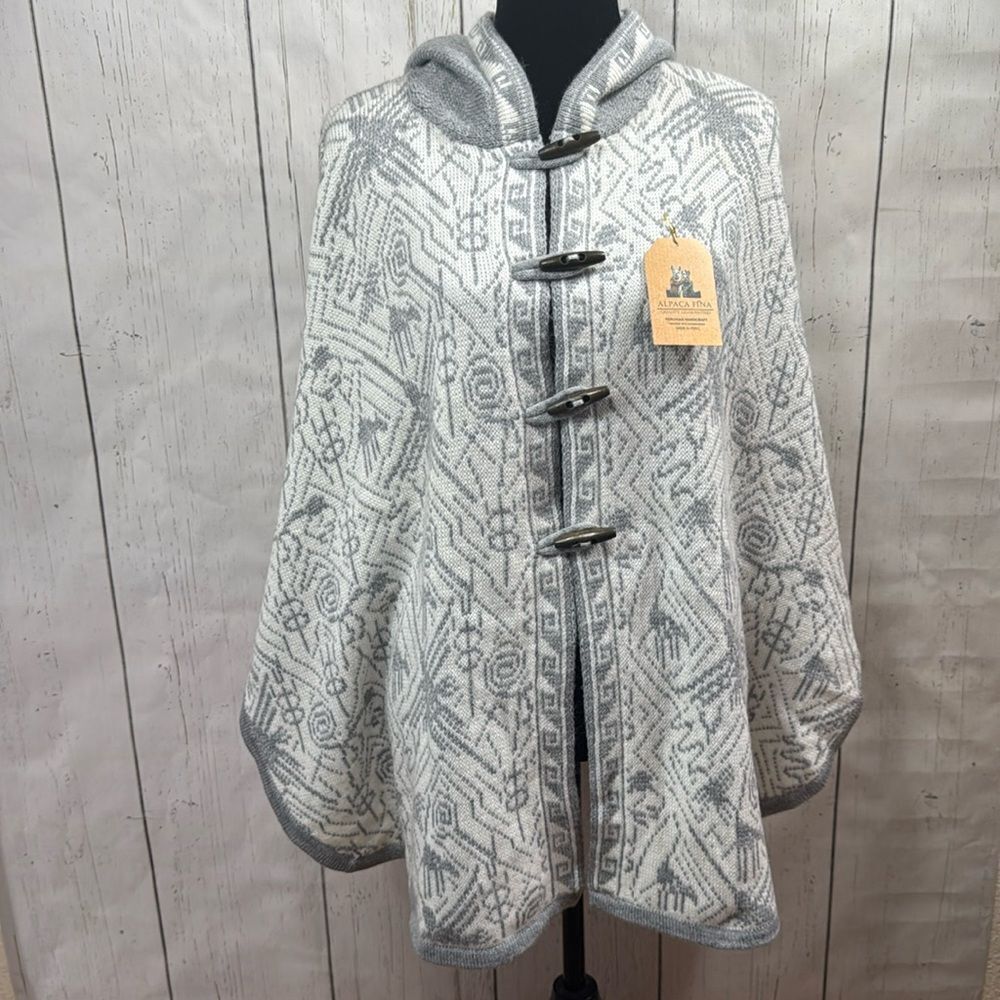 Alpaca Fina Gray & Ivory Hooded Poncho Coat Toggle Closure Boho Tribal Ethnic